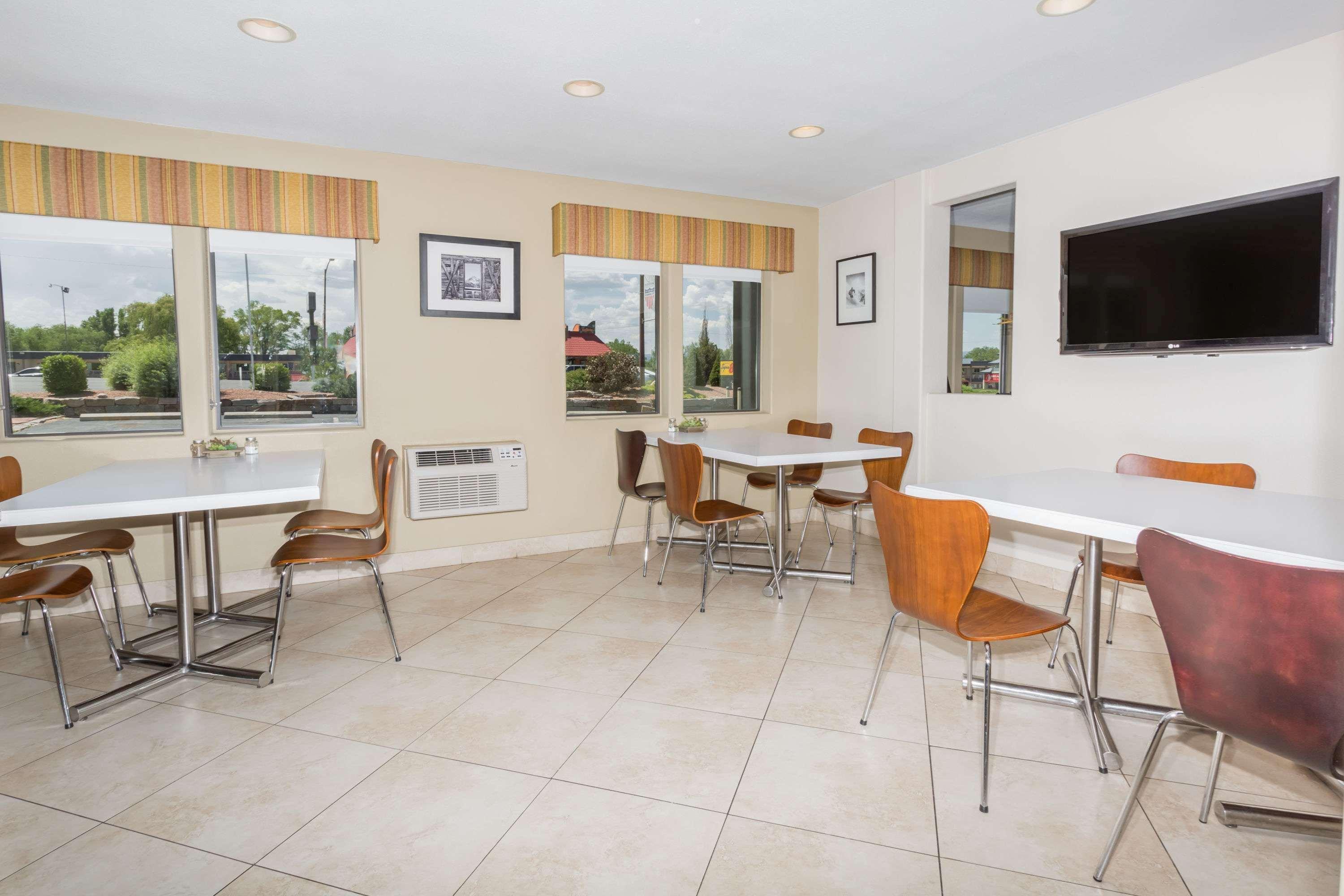 Super 8 By Wyndham Montrose Exterior foto