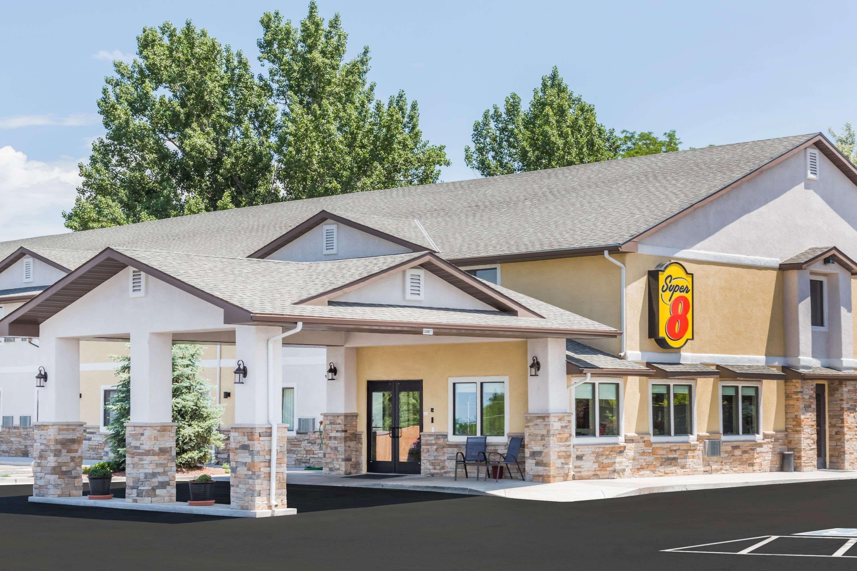 Super 8 By Wyndham Montrose Exterior foto