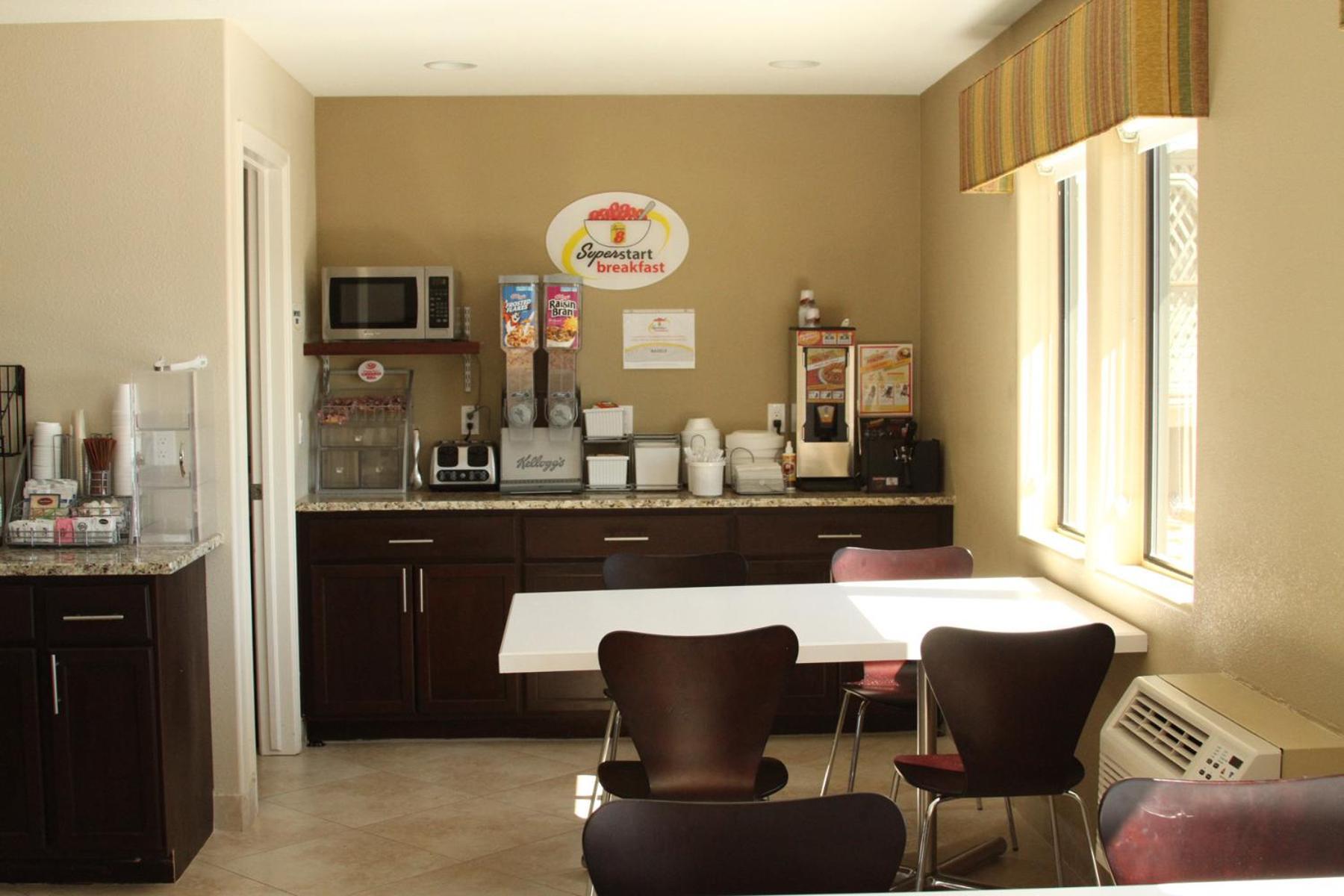 Super 8 By Wyndham Montrose Exterior foto