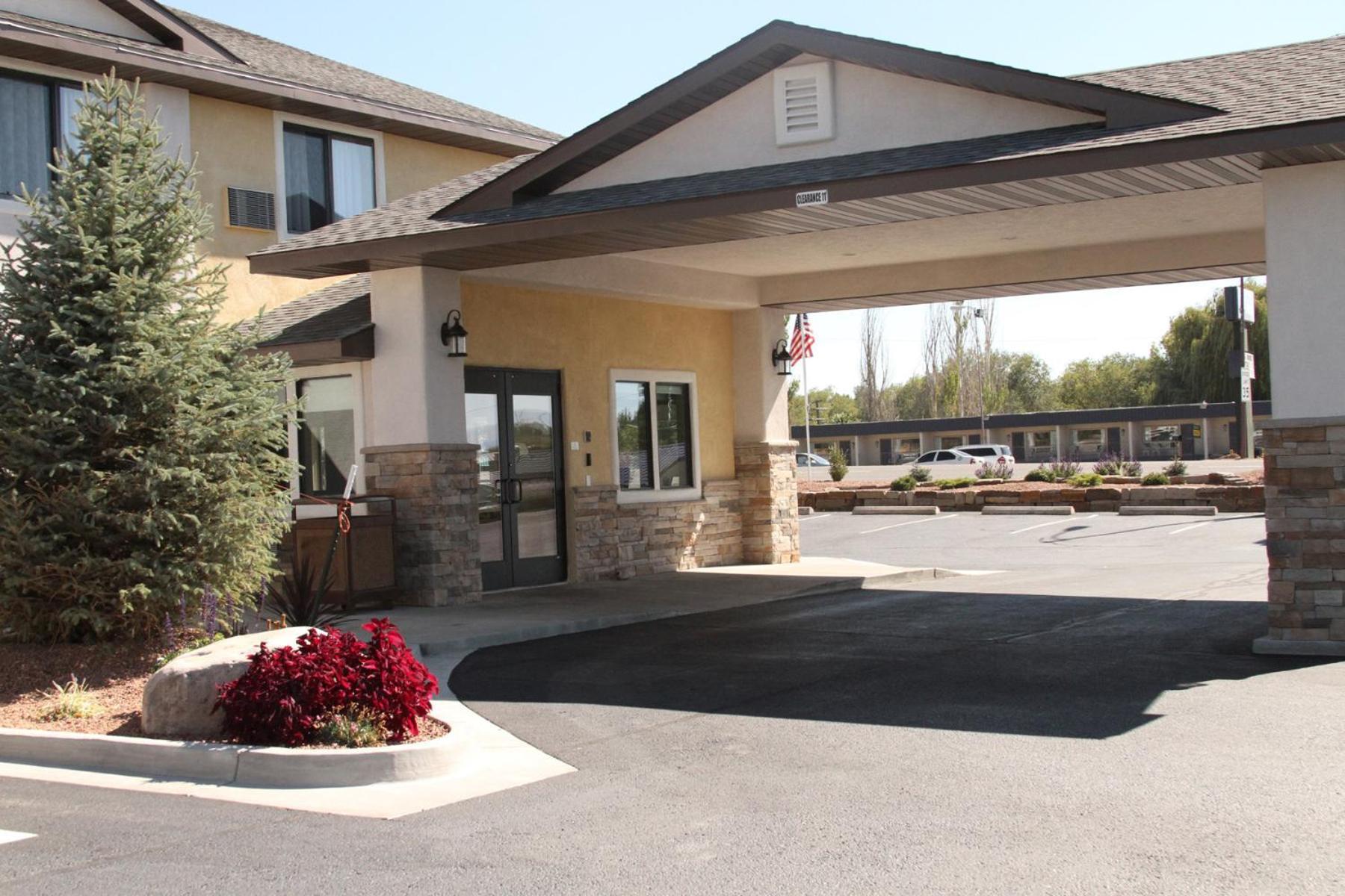 Super 8 By Wyndham Montrose Exterior foto