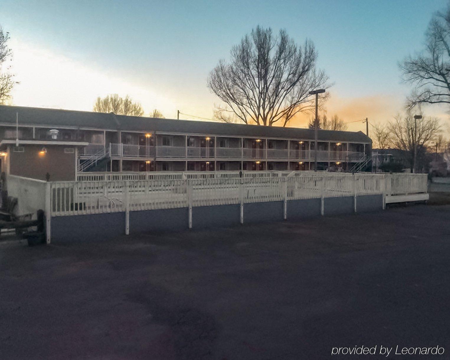 Super 8 By Wyndham Montrose Exterior foto
